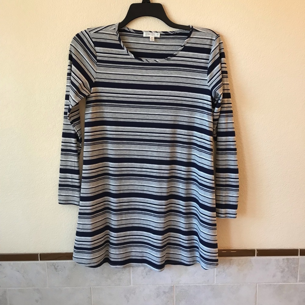 Love Fire Striped Tunic Top Size Medium Grey Navy Long Sleeve Tee Casual School